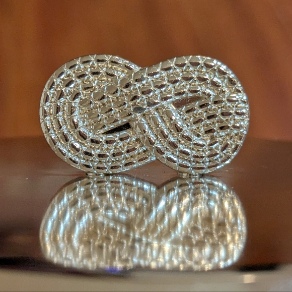 Wedgwood Vera Wang Infinity Silver Infinity Candle - Picture 5 of 6